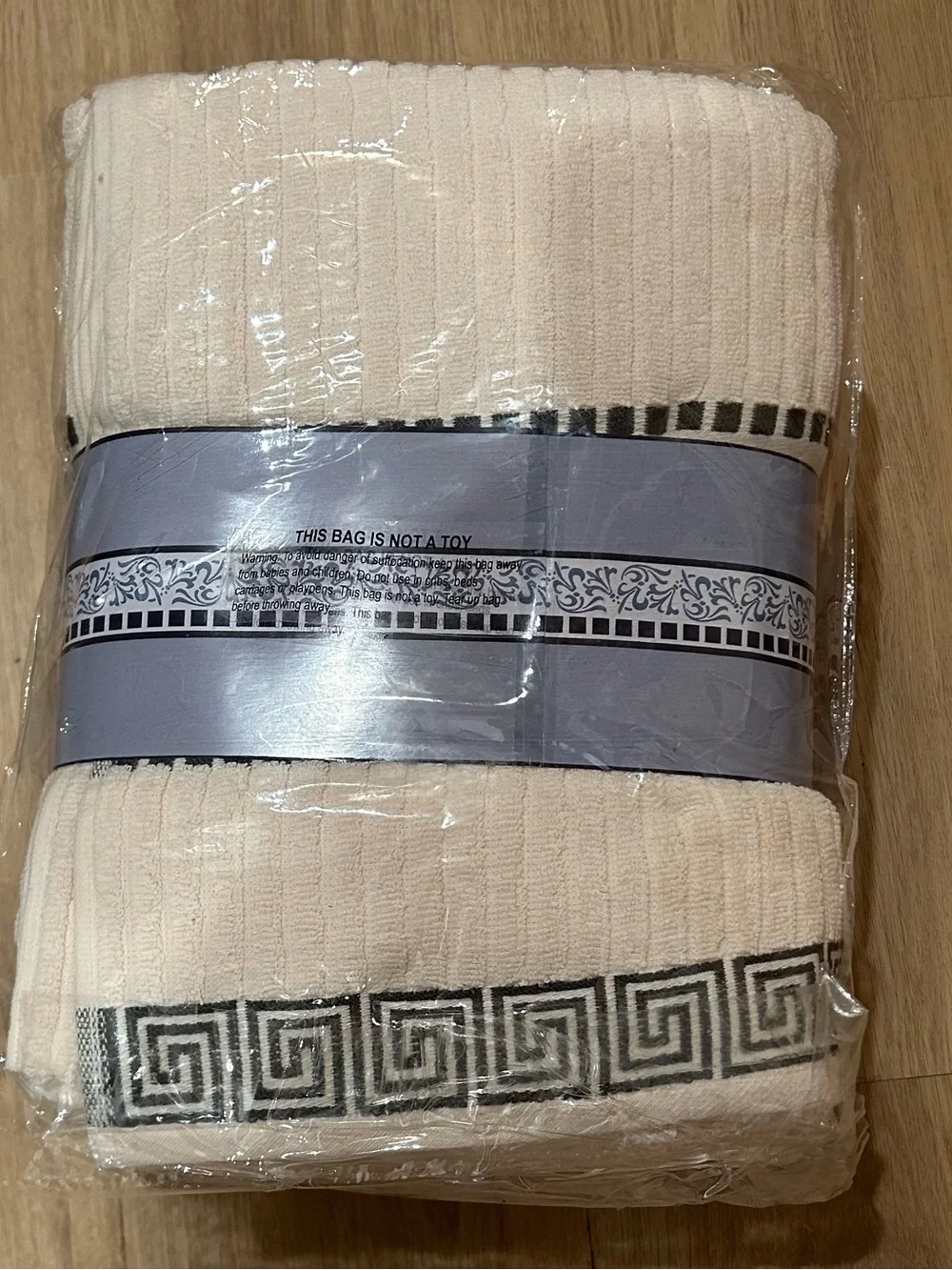 Superior Athens Cream 4-Piece Cotton Bath Towel Set Embroidered in the Grey